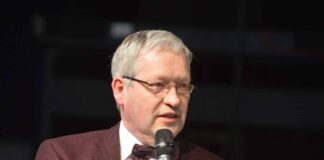 Hartmut Steeb: Der Mann mit der Fliege wird 70 Hartmut Steeb