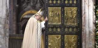 „Jahr der Barmherzigkeit“: Papst schließt Heilige Pforte des Petersdoms