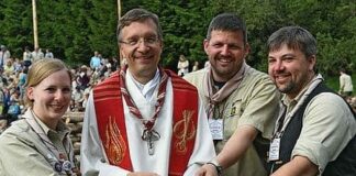 Pfadfinder reichen Bibel durch Deutschland