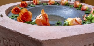 Blumenkübel entpuppt sich als jahrhundertealter Taufstein (Badische Neueste Nachrichten)
