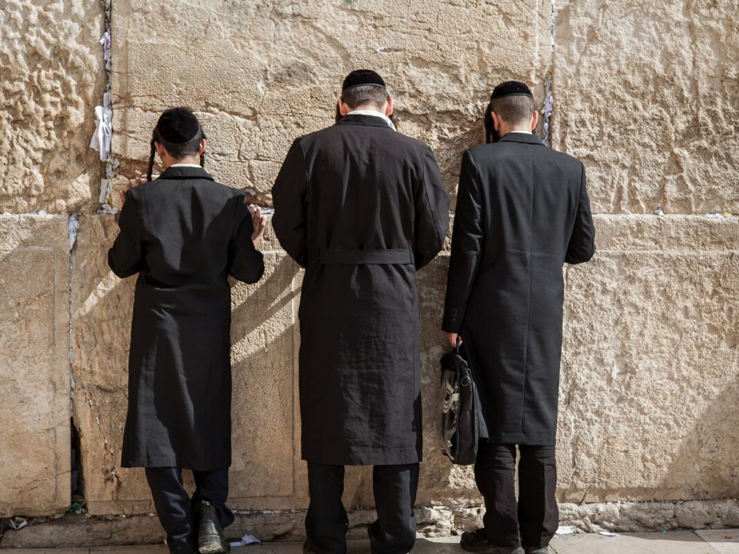 Ultraorthodoxe Juden beten an der Klagemauer