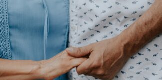 Suizidbeihilfe: Wissenschaftler fordern zentrale Rolle von Ärzten