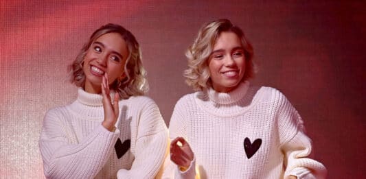 Influencer Lisa & Lena bei der TV-Spendengala "Ein Herz für Kinder"
