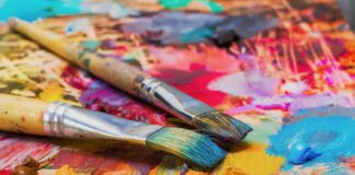 6 Ideen für mehr Kreativität in der Jugendarbeit kunst pinsel farben