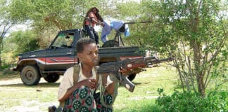 „Red Hand Day“: Schutz für 250.000 Kindersoldaten gefordert Kindersoldat in Somalia