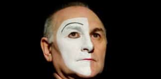 „Poet der Stille“: Carlos Martínez spielt Gott Carlos Martínez Schauspieler Pantomime