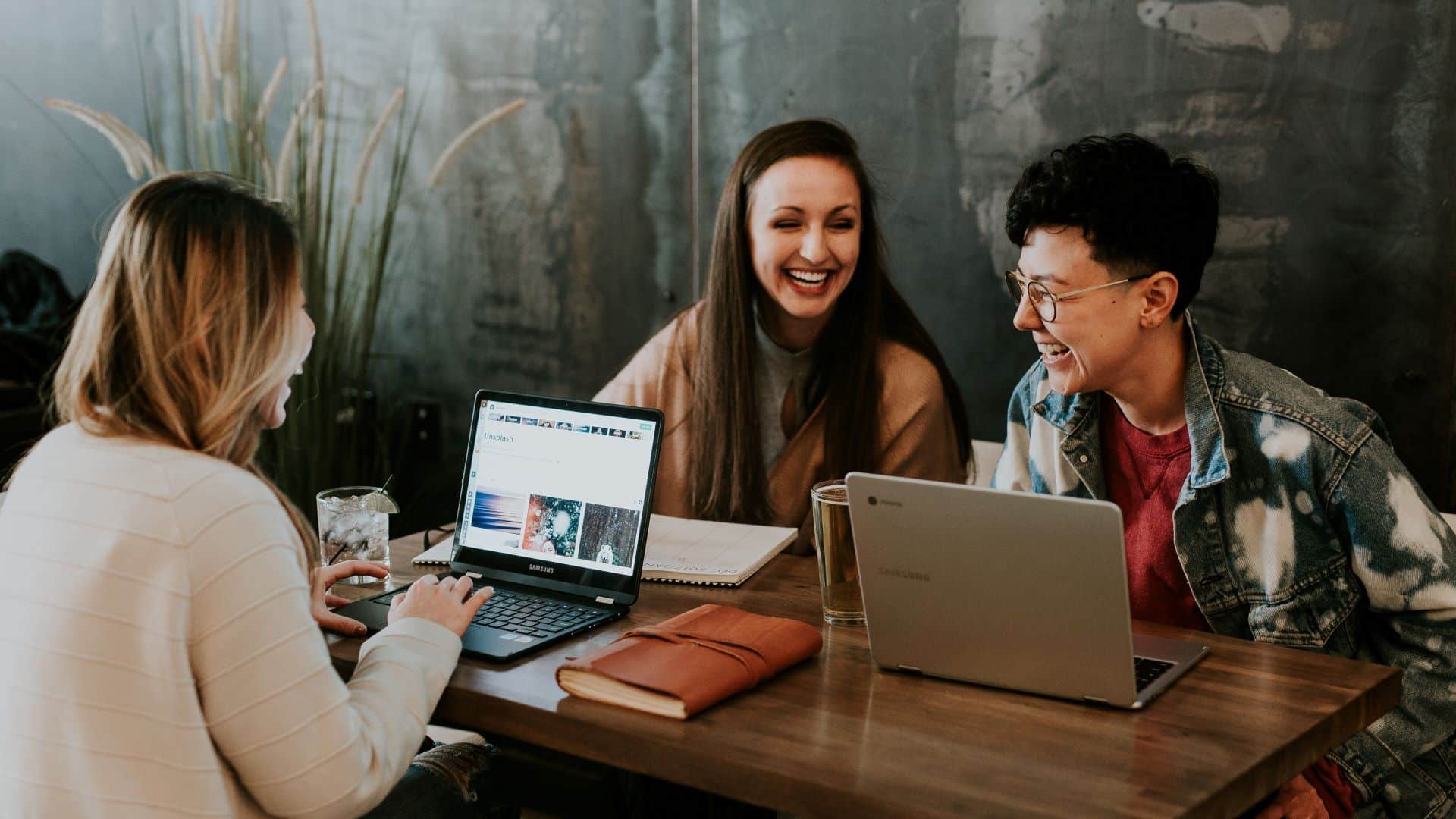 Co-Working Arbeit Kolleginnen Kollegen