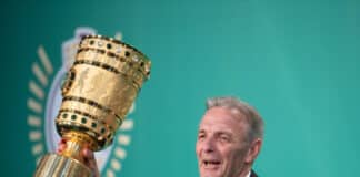 Rekord-Fußballer Körbel: „Die Bibel ist meine Kraftquelle“ Karl-Heinz "Charly" Körbel Fußball