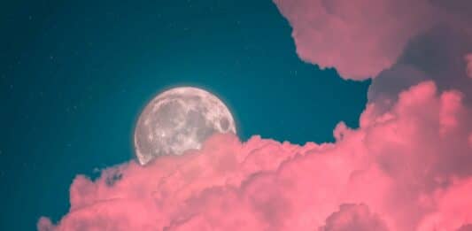 Mond Wolken