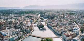 Schweiz: Streit um öffentliche Taufen eskaliert Genf Innenstadt