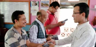 Nepal: Über 30.000 Bibeln werden verteilt Bibel Spende Bibel Liga Nepal