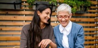 Kostenloses Material für christliche Mentoren Mentoring Frauen Freunde Familie Tablet Digital Lachen Freude
