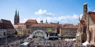 Kirchentag 2025: Anmeldestart für Mitwirkende Gottesdienst beim Kirchentag 2023 in Nürnberg