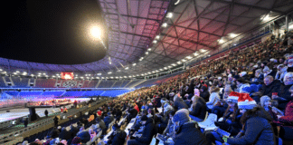 Hannover: Adventslieder erklingen im Fußballstadion Stadionsingen in Hannover in der Heiden Arena am 15.12.2022