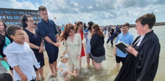 Großes Tauffest an der Weser Großes Tauffest an der Weser bei Bremerhaven