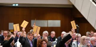EKD präsentiert Modell für Zahlungen an Missbrauchsopfer Abstimmung bei der EKD-Synode im November 2024