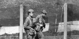 „Hättest du geschossen?“ – DDR-Grenzer und Montagsdemonstrant blicken zurück Grenzsoldaten der DDR an der innerdeutschen Grenze, 1982