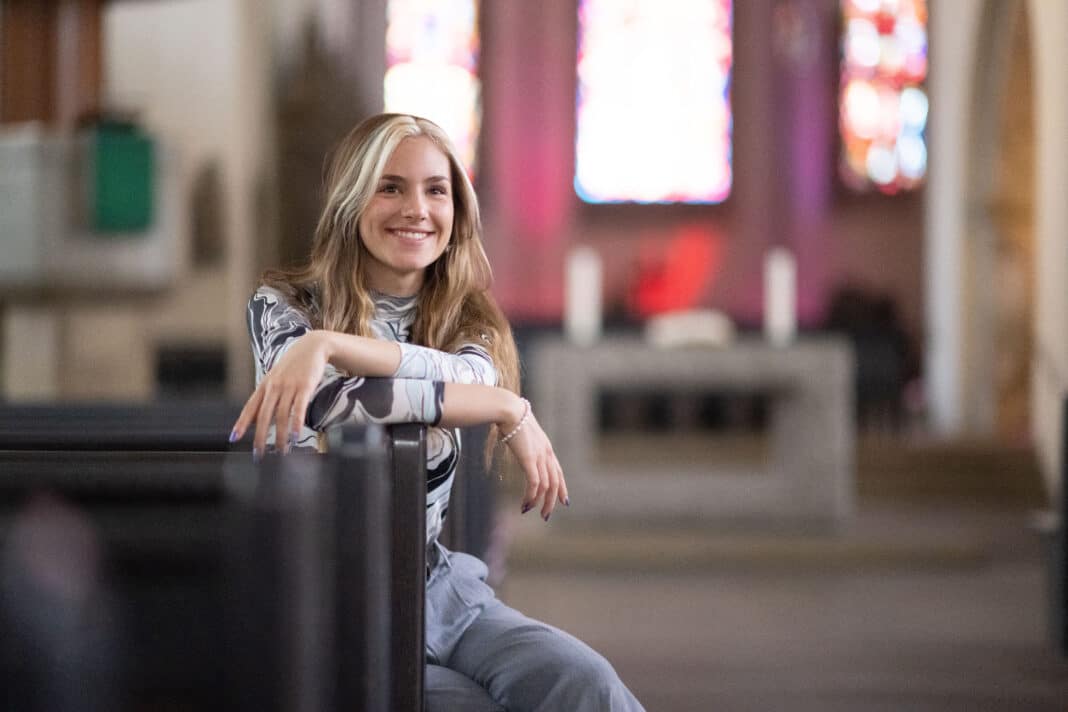 Miss Germany 2023 Kira Geiss in Kirche