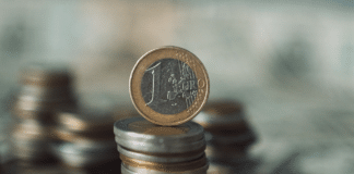 Für einen Euro: Evangelische Gemeinde verschenkt Kirche ein Euro