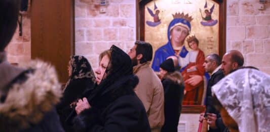 Syrische Christen beim Gottesdienst 2024