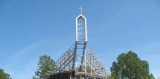 Wer baut denn heute noch Kirchen? Moderne Kirche im Aufbau, Baustelle