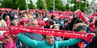 Kirchentag endet mit Appell zur Toleranz Abschlussgottesdienst beim Kirchentag in Hannover (epd-bild/Thomas Lohnes)