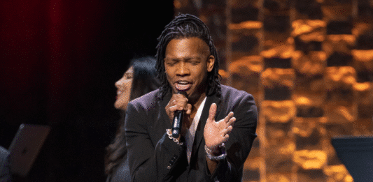 Michael Tait auf der Bühne.