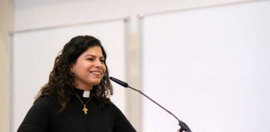 Pastorin Sally Azar