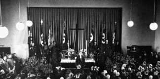 Evangelische Kirche untersucht ihre NS-Vergangenheit Weihe eines evangelischen Gemeindehauses während der NS-Zeit