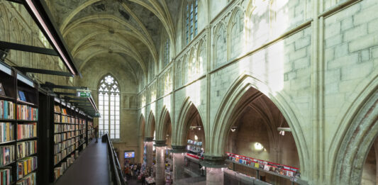 Buchladen in einer Kirche in Maastricht