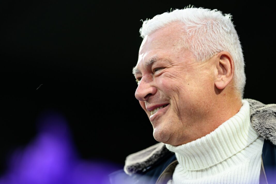 Toni Polster lächelt.