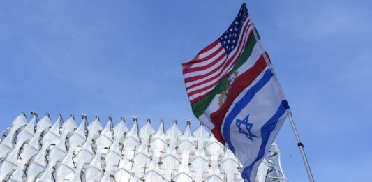 Israel-USA-Iran Flaggen übereinander
