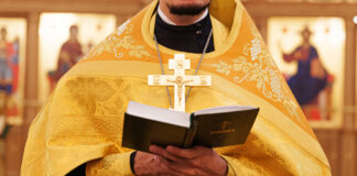 Wie die russisch-orthodoxe Kirche in Afrika Einfluss nimmt Orthodoxer Priester
