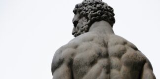 Jesus und das Männlichkeitsideal Eine Herkulesstatue