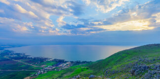 Mount Arbel – der biblischste Ort, der in der Bibel nicht genannt wird Blick vom Mt. Arbel auf den See Genezareth