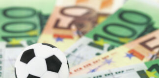 „Lasst den Fußball wieder Fußball sein!“ Ein Fußball auf Geldscheinen