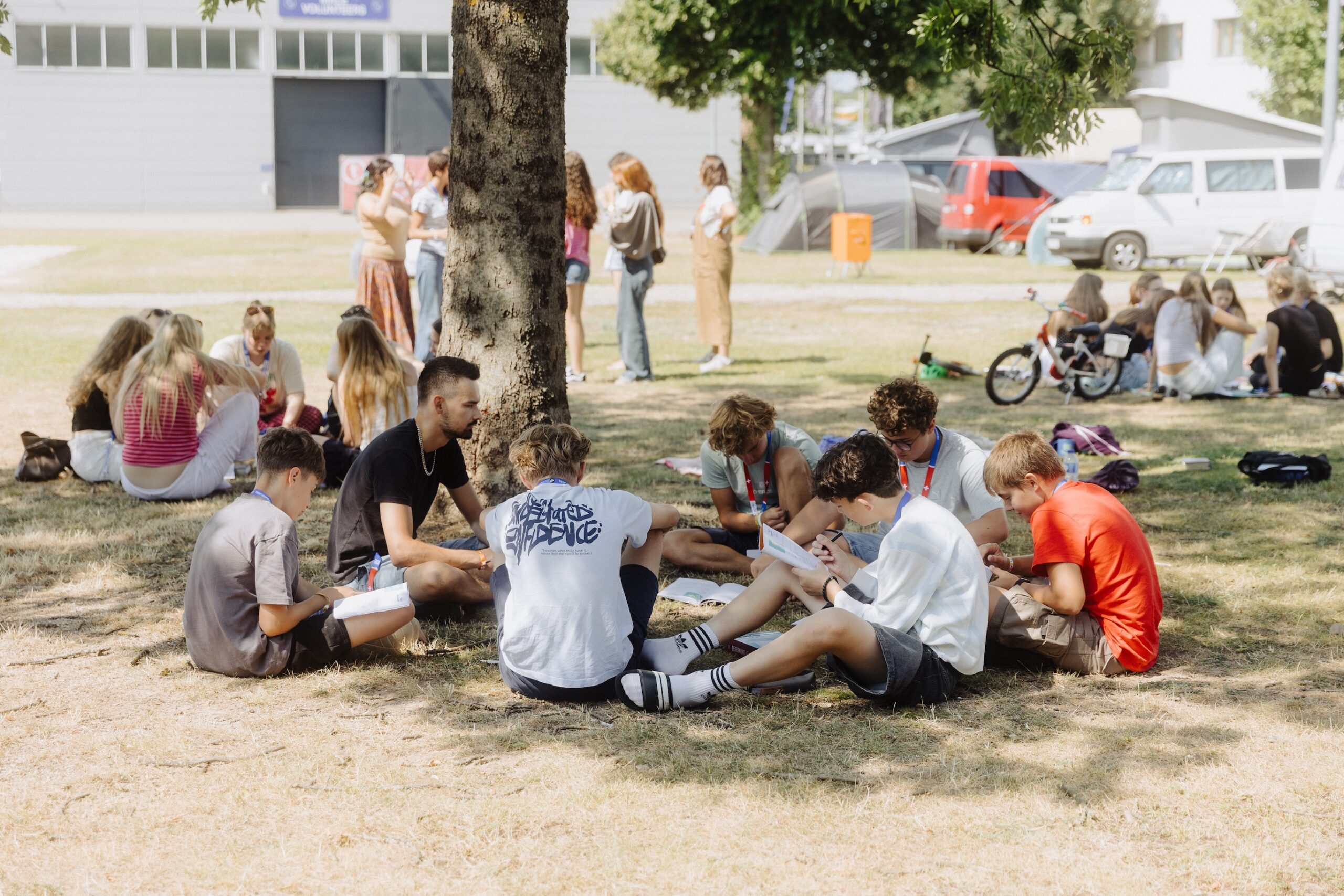 Kleingruppen: Jeden Morgen trafen sich die Teenager in Kleingruppen, um das Tagesthema zu vertiefen, sich auszutauschen und in der Bibel zu lesen