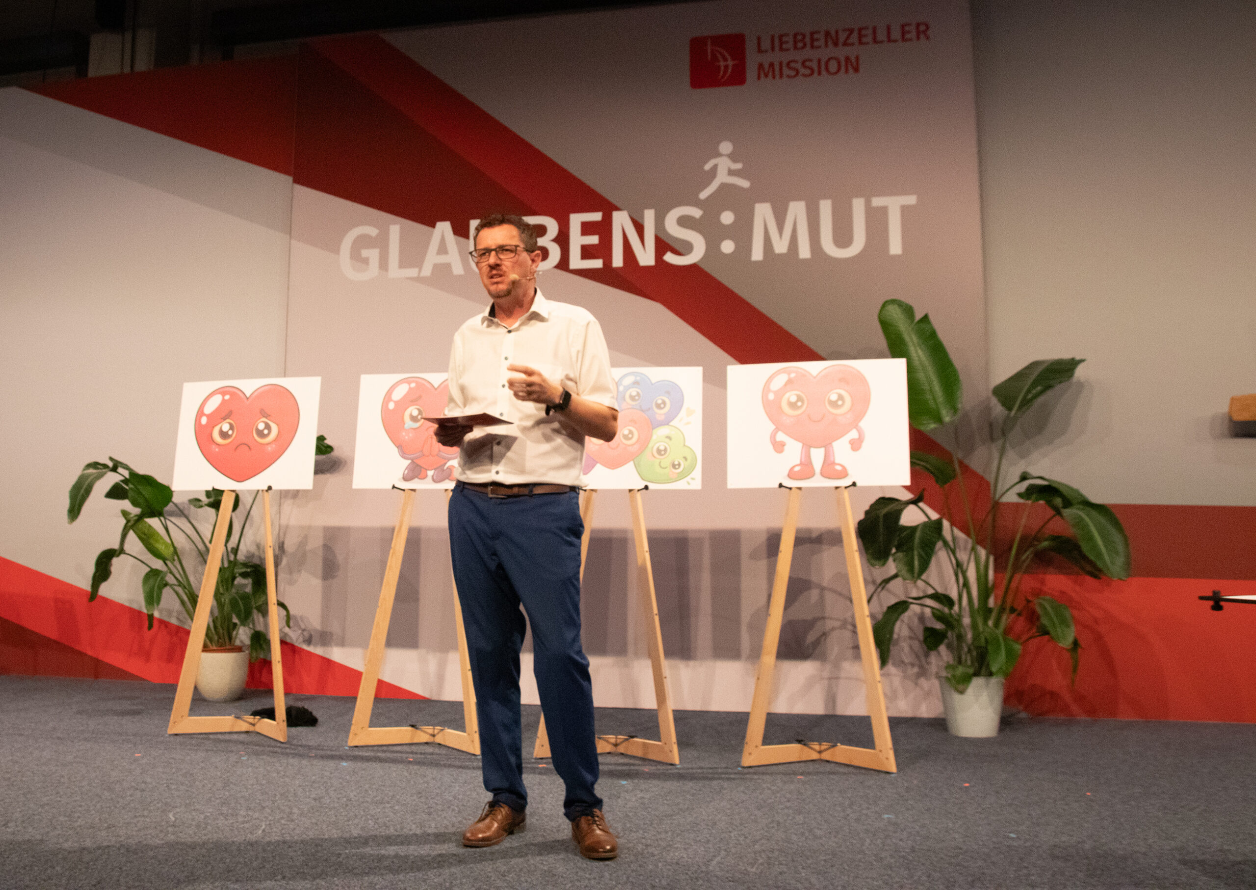 „Mission beginnt manchmal nicht mit dem Reden über Gott, sondern damit, dass wir einem Menschen wirklich zuhören“, sagte Dave Jarsetz in seiner Predigt.