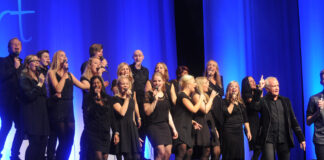 Gospel aus Norwegen: Reflex feiert musikalisches Jubiläum in Witten Der Gospelchor Reflex bei einem Konzert 2015