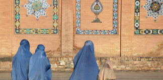 Erster christlicher TV-Sender für Afghanistan gestartet Frauen in Burka in Afghanistan