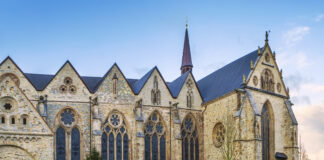 Iris Berben wird zur Stimme des Paderborner Doms Der Dom in Paderborn