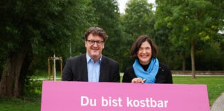 „Ohne sie geht es nicht“: Kirchentag sucht 5.000 Freiwillige DIe Generalsekretärin Kristin Jahn und der Präsident des Kirchentages Düsseldorf 2027, Torsten Zugehör