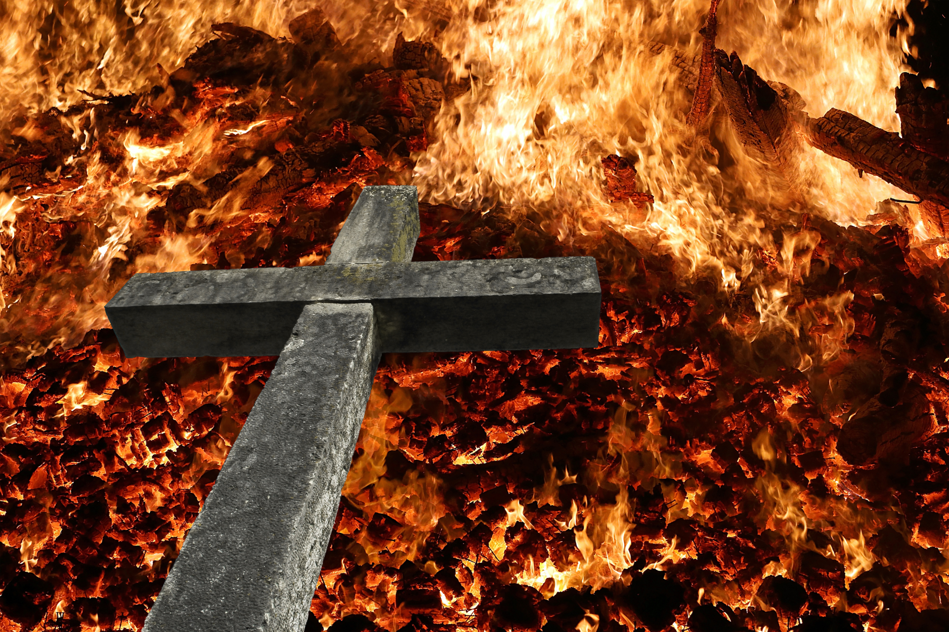Steinkreuz im Feuer