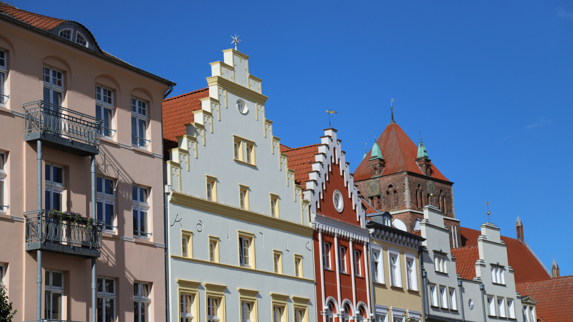 Häuserfront in Greifswald